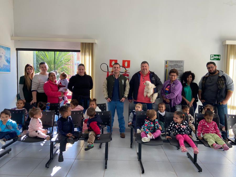 CRIANÇAS DA CRECHE “IRMÃ GERTRUDES” VISITARAM CLÍNICA VETERINÁRIA