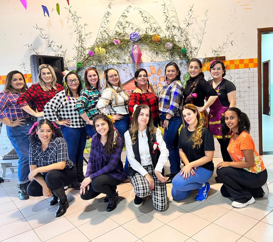 FESTA JUNINA NA CRECHE PADRE DONIZETTI FOI ANIMADA PELO CANTOR RONALDO MARQUES