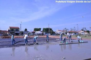 Começa a construção da quadra de esportes na Praça Ivor Barion