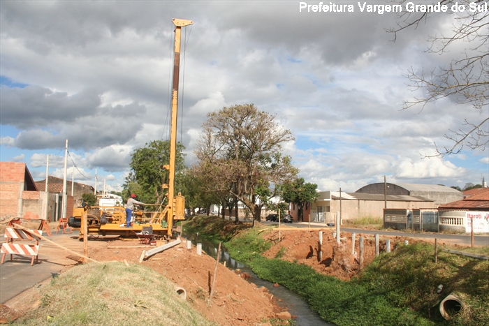 Iniciada construção de nova ponte e gabião no Córrego Sant´Ana