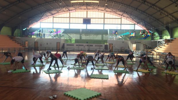 AULAS DE ALONGAMENTO, GINÁSTICA FUNCIONAL E HIDROGINÁSTICA