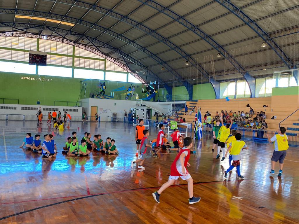 5º FESTIVAL DE MINI-HANDEBOL REUNIU CERCA DE 110 ATLETAS EM EVENTO NO ÚLTIMO SÁBADO