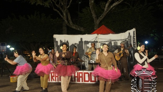 Ópera do Trabalho: crítica e bom humor em espetáculo de rua