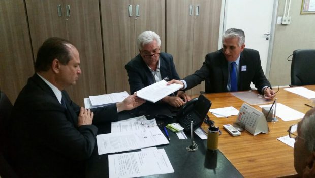 Ministro da Saúde recebe prefeito para solicitações