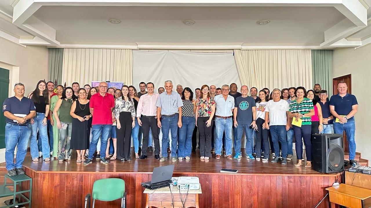 PREFEITURA DE VARGEM GRANDE DO SUL REALIZOU CAPACITAÇÃO DE SERVIDORES SOBRE GESTÃO MUNICIPAL