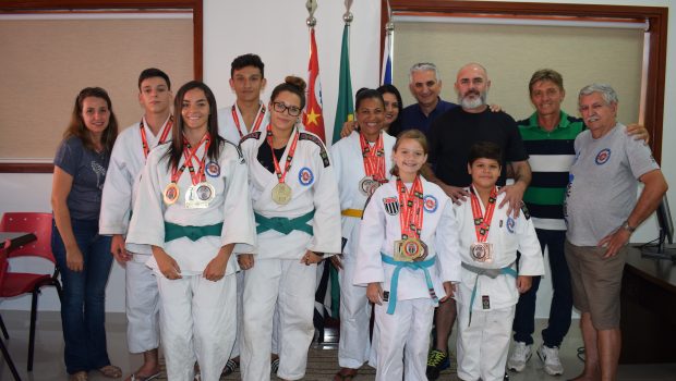 CAMPEÕES DA JITA KYOEI DE JUDÔ VISITAM GABINETE