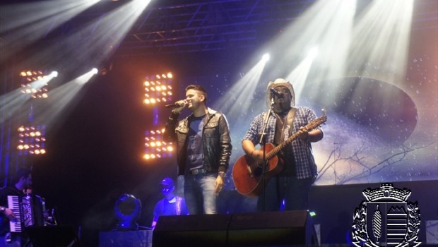Dupla Humberto e Ronaldo agitou a noite de quinta-feira na Festa da Batata