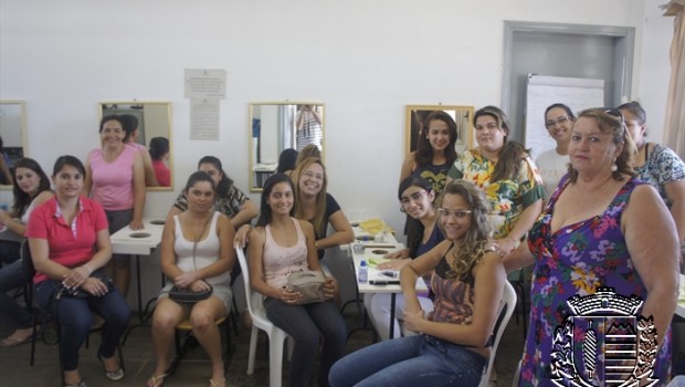 Programa Fortalecendo a Família oferece cursos gratuitos