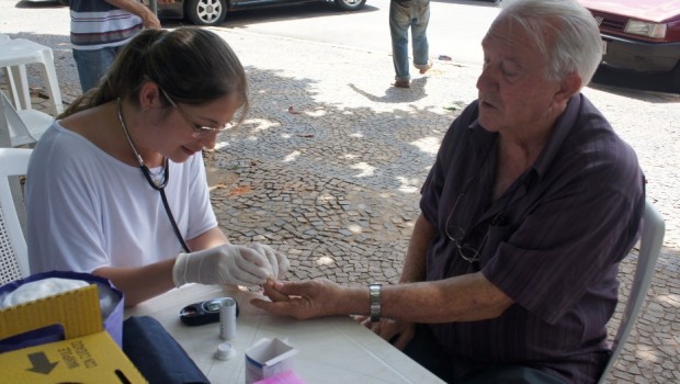 Departamento de Saúde promove testes de glicemia