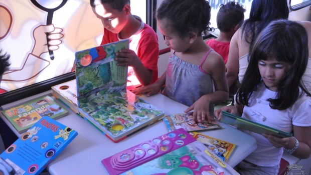 Programação de férias terá Biblioteca Móvel e contadora de histórias