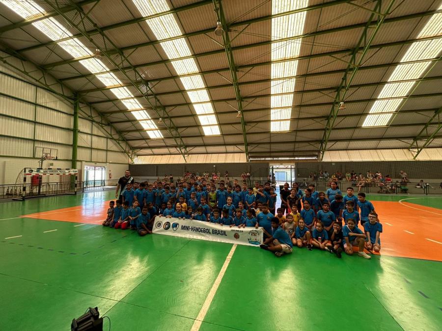 PROJETO ATLETAS NOTA 10 REALIZA 1º FESTIVAL TIRADENTES DE MINI HANDEBOL