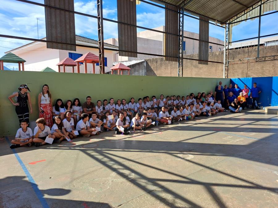 PALESTRAS SOBRE ORIENTAÇÕES E CONCIENTIZAÇÃO CONTRA A DENGUE CONTINUAM NAS ESCOLAS MUNICIPAIS