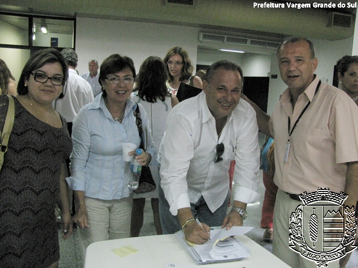 Em Piracicaba, prefeito assina repasse de verbas sociais para Vargem