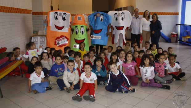 Teatro sobre saúde bucal é apresentados para alunos da rede municipal