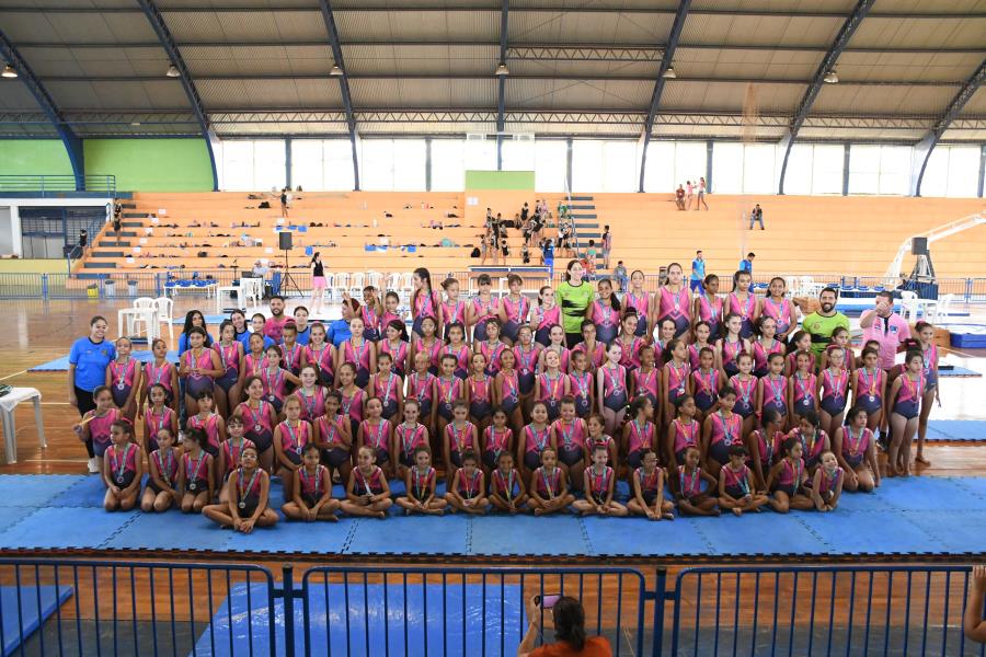 182 CRIANÇAS PARTICIPARAM DO 4º FESTIVAL DE GINÁSTICA ARTÍSTICA