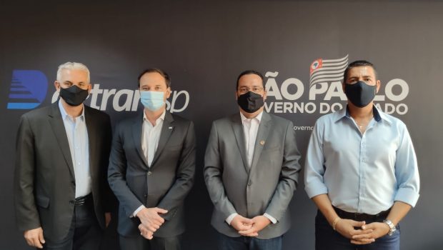PREFEITO PARTICIPA DE REUNIÃO PARA INSTALAÇÃO DO POUPATEMPO