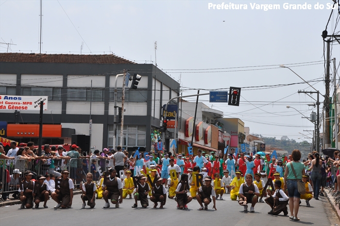 Desfile de aniversário da cidade acontece no próximo domingo