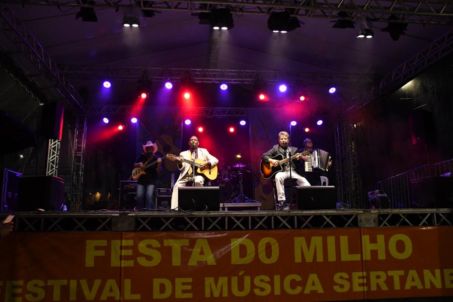 GRANDE PÚBLICO PARTICIPOU DO ENCERRAMENTO DA FESTA DO MILHO