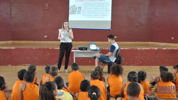 Petit recebe palestra sobre bullying