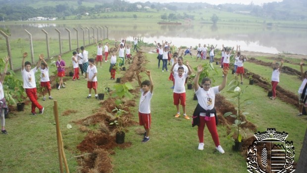 Iniciado projeto de arborização da represa com plantio de 90 mudas