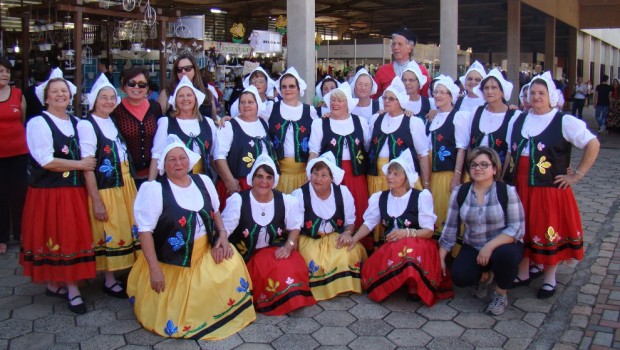 Grupo da Terceira Idade participou da abertura da Expoflora