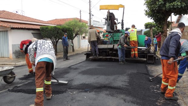 PREFEITURA ESTÁ RECAPEANDO ALGUMAS RUAS DO JD. PRIMAVERA