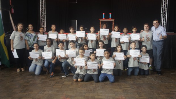 Formatura do PROERD reuniu 380 alunos de escolas de Vargem