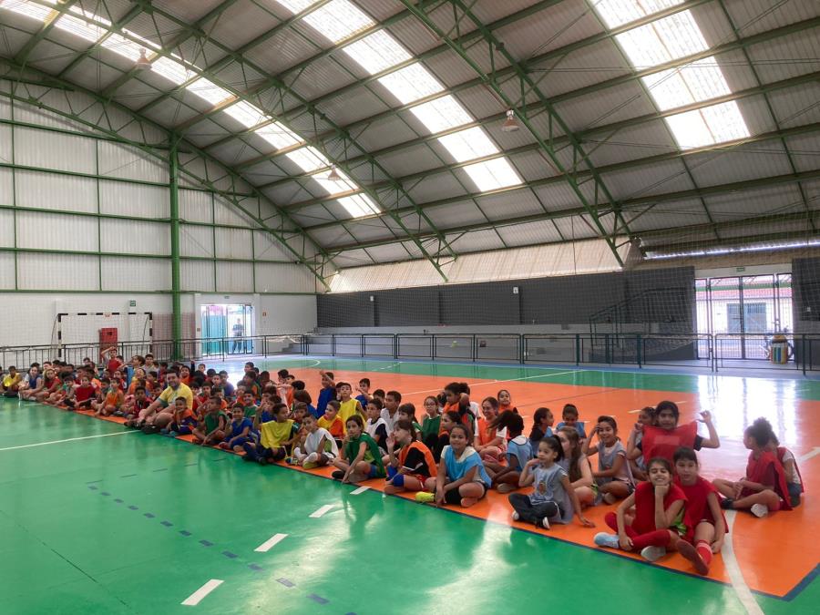 ESPORTE REALIZOU FESTIVAL DE MINI-HANDEBOL COM ALUNOS DO PROJETO ATLETAS NOTA 10