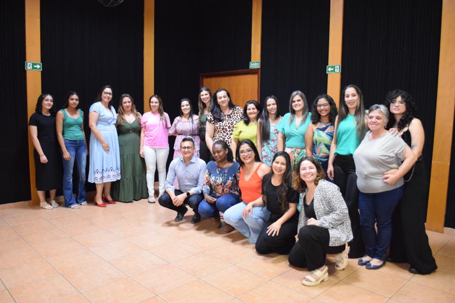 ALUNOS DO CURSO DE ASSISTENTE DE RH RECEBERAM CERTIFICADO