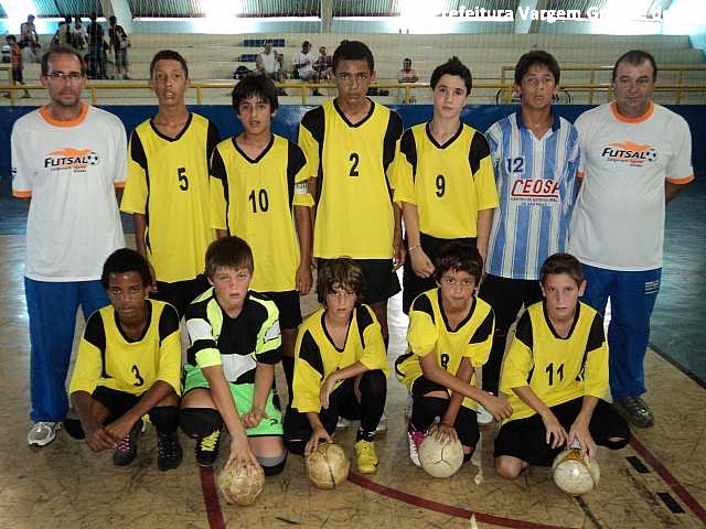 Escolinha Municipal de Futsal se classifica em 4 categorias para as quartas de final