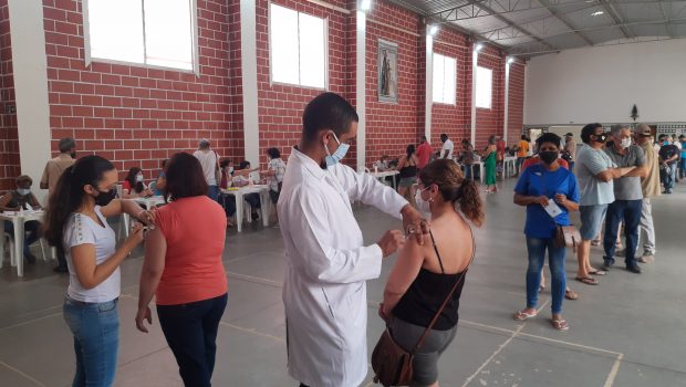 HOJE FOI REALIZADA A VACINAÇÃO DE 2ª DOSE ASTRAZENECA E 1ª E 2ª DOSE CORONAVAC CONTRA COVID-19