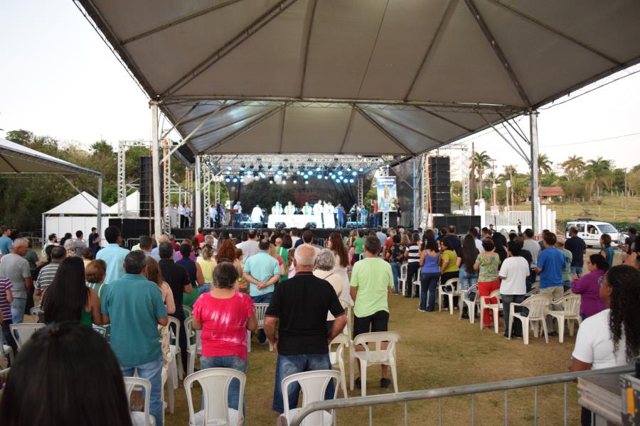 MISSA CAMPAL E SHOW COM BANDA DOM INICIOU AS COMEMORAÇÕES DE ANIVERSÁRIO DA CIDADE NA REPRESA