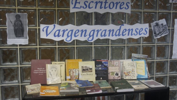 Conheça os escritores vargengrandenses na exposição da biblioteca