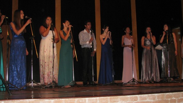 Alunos recebem certificados da Oficina de Técnica Vocal