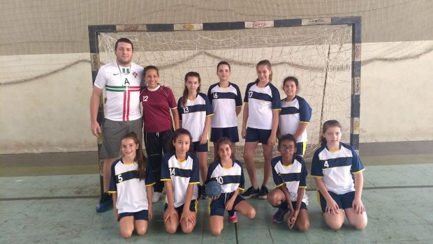 ESCOLINHA MUNICIPAL ESTREIA NO CAMPEONATO DERLA DE HANDEBOL