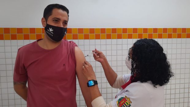 SÁBADO (19) FORAM VACINADAS CONTRA COVID-19 PESSOAS DE 29, 30 ANOS OU MAIS