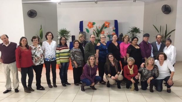 Dança circular em Holambra agitou o final de semana da Terceira Idade
