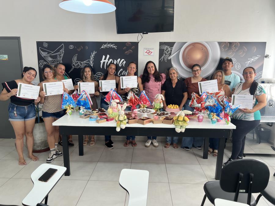 ALUNOS DO CURSO DE OVOS DE PÁSCOA RECEBERAM CERTIFICADO
