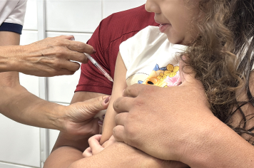 DEPARTAMENTO DE SAÚDE E MEDICINA PREVENTIVA REALIZOU DIA D DE VACINAÇÃO E EXAMES DE PREVENÇÃO AO CÂNCER BUCAL
