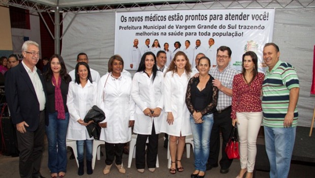 Em Vargem Grande do Sul, médicos cubanos foram apresentados à população no dia 25