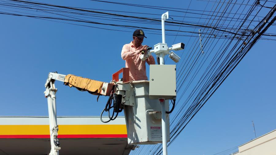 INICIADA A INSTALAÇÃO DAS CÂMERAS DE SEGURANÇA DA MURALHA DIGITAL