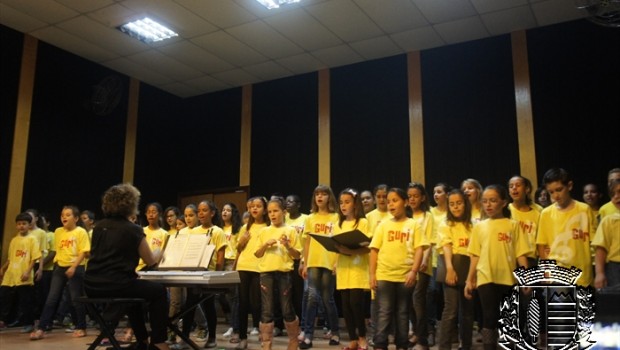 Coral do Projeto Guri se destaca em noite de música e encantamento