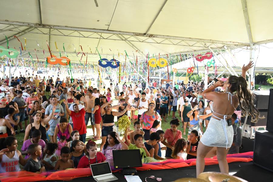 MUITAS FAMILIAS CURTIRAM O CARNAVAL NA REPRESA EDUÍNO SBARDELLINI