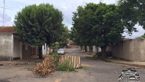 Prefeitura multará moradores que obstruírem vias públicas com lixo e entulho