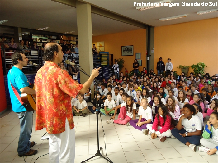 Biblioteca Municipal recebe Giba Pedrosa e André Bedurê pelo Programa “Viagem Literária”