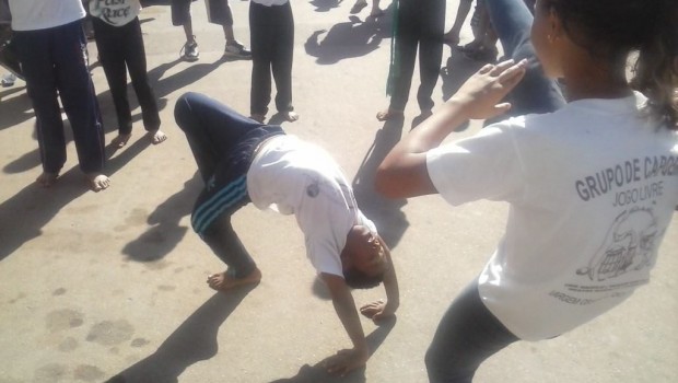 Capoeiristas realizam apresentação do Dia dos Pais