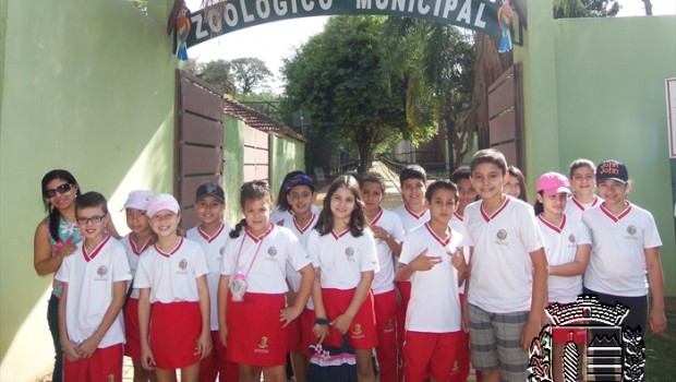 Alunos da escola Henrique de Brito Novaes visitam Zoológico, Bosque e ETA