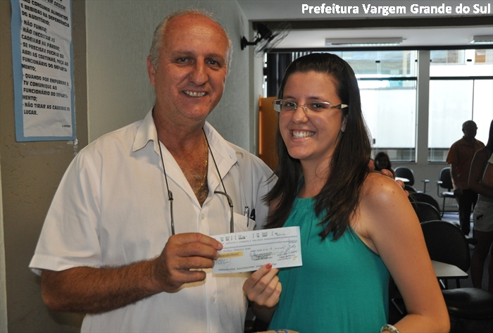 Estudantes recebem reembolso do transporte escolar