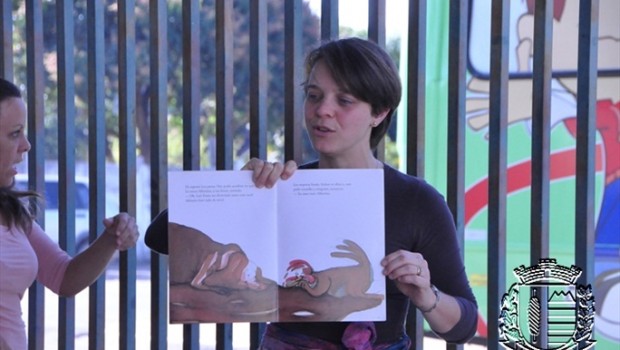 Biblioteca Móvel percorre diversos pontos da cidade