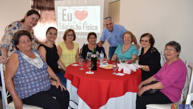Terceira Idade comemora Dia das Mães com almoço